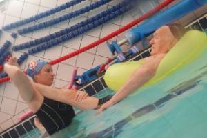 Quais as principais informações sobre fisioterapia aquática para idosos?